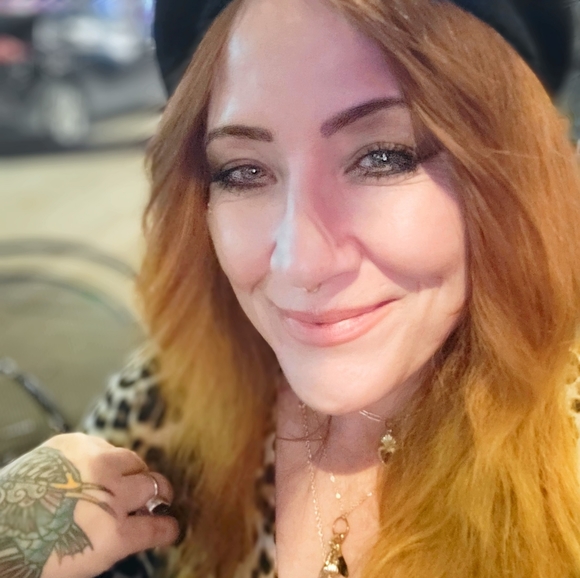 Meet your Posher, Misti - Picture 3 of 3